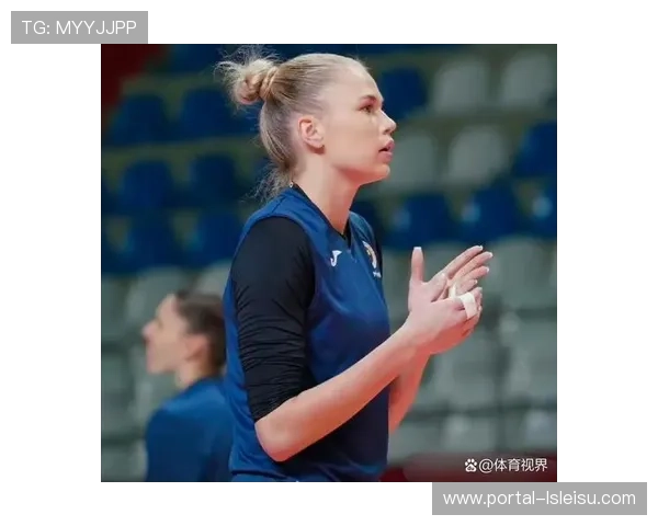 女排欧冠费内巴切发球碾压诺瓦拉，小彩娃4记ACE球定胜局