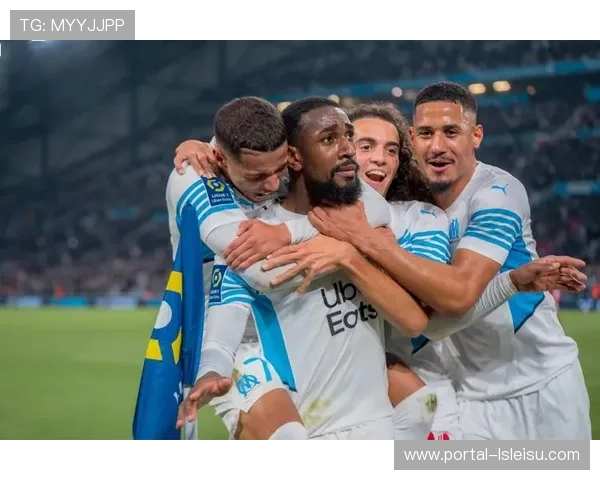 布雷斯特2-2客平尼斯，德尔-卡斯蒂略红牌引发争议