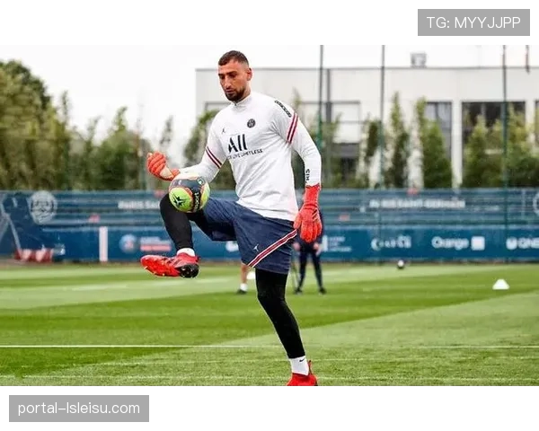 特写：巴黎圣日耳曼与当地社区合作，在球场屋顶建设大型光伏发电项目